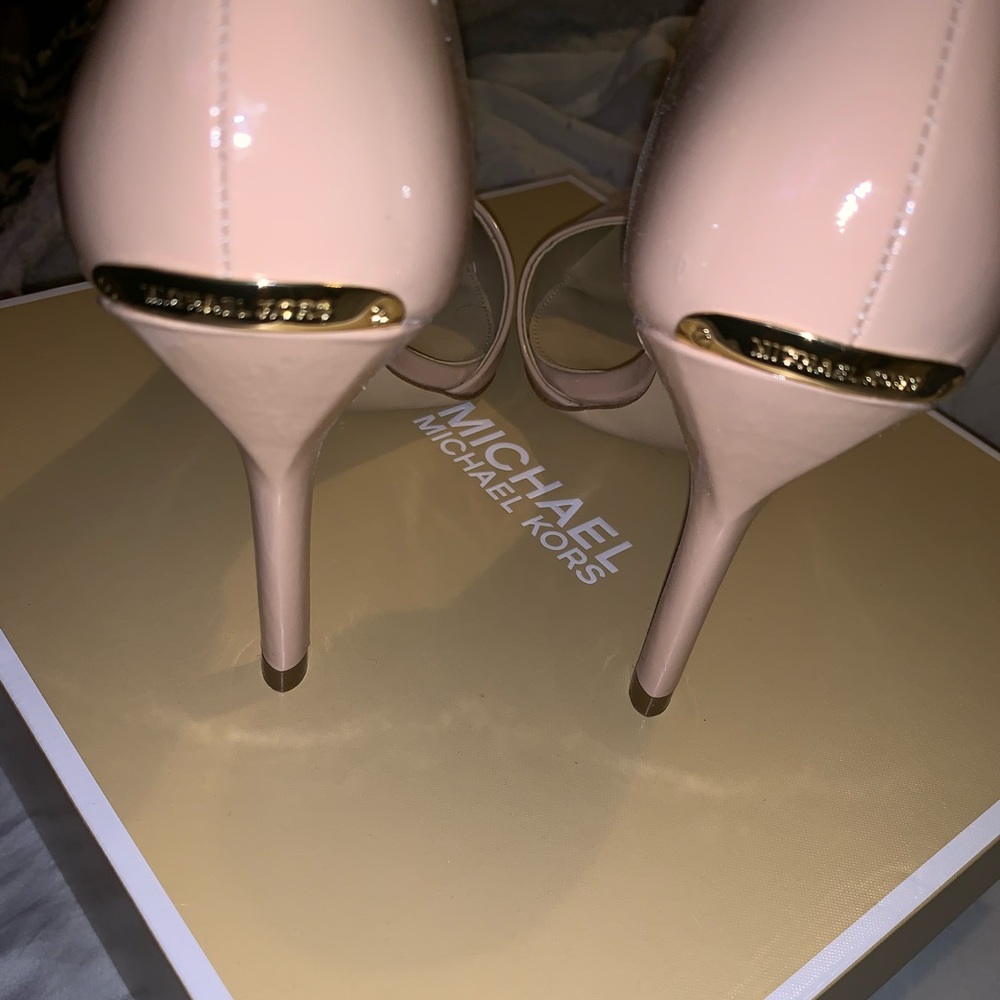 Brand new, Michael Kors heels. Size 7!